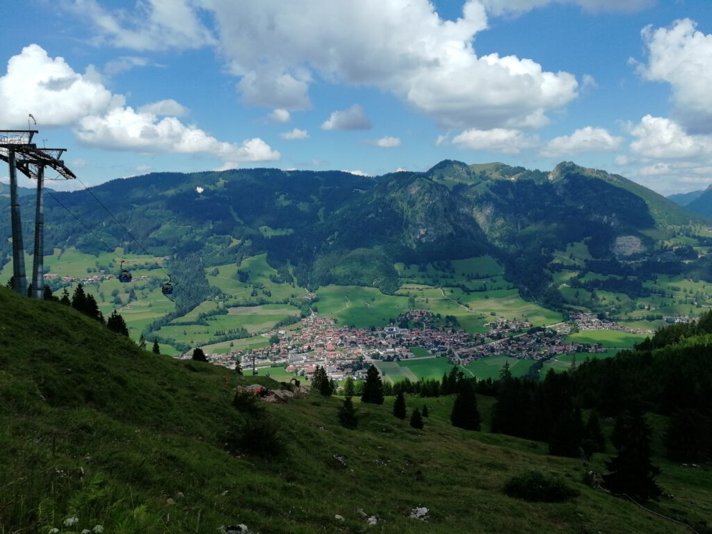Blick ins Tal von der Hornbahn aus