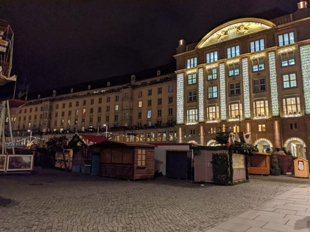 Dresdner Striezelmarkt (verwaiste Buden)
